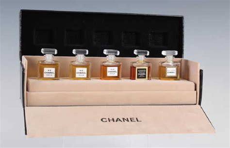 chanel sampler gift set.